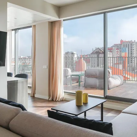 アパートホテル Limehome Defensores De Chaves 3*