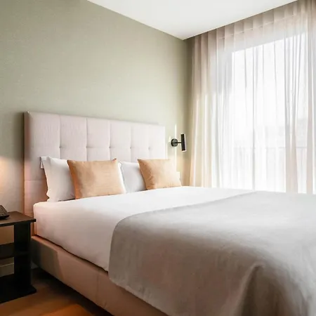 アパートホテル Limehome Defensores De Chaves