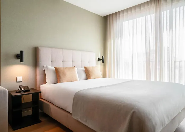 Aparthotel Limehome Defensores De Chaves