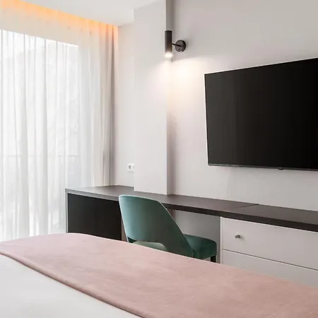 Limehome Defensores De Chaves Lisbon
