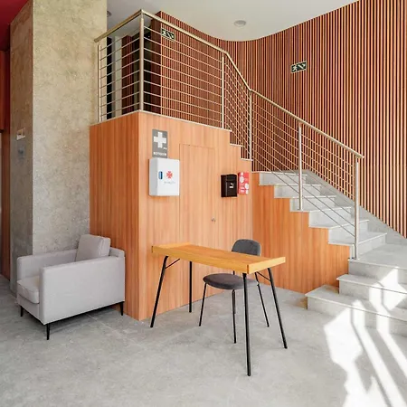 Limehome Defensores De Chaves ליסבון